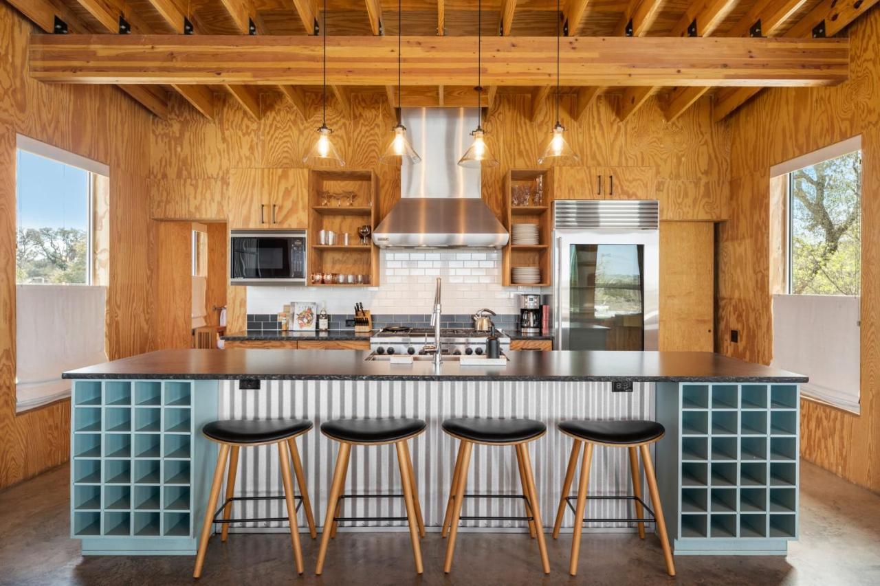 Lazo House - Riverfront With Overlooking Llano River Eksteriør billede