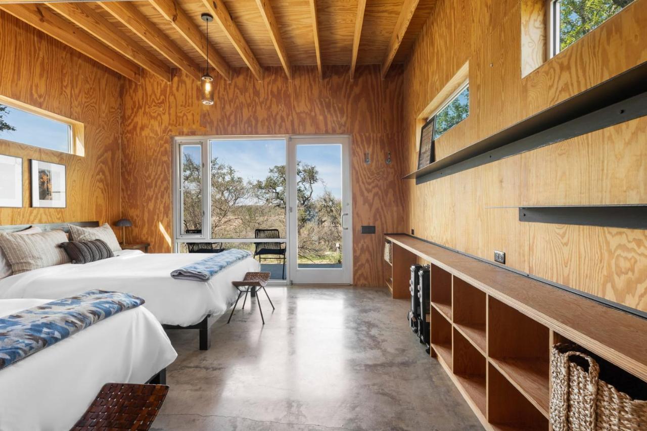 Lazo House - Riverfront With Overlooking Llano River Eksteriør billede