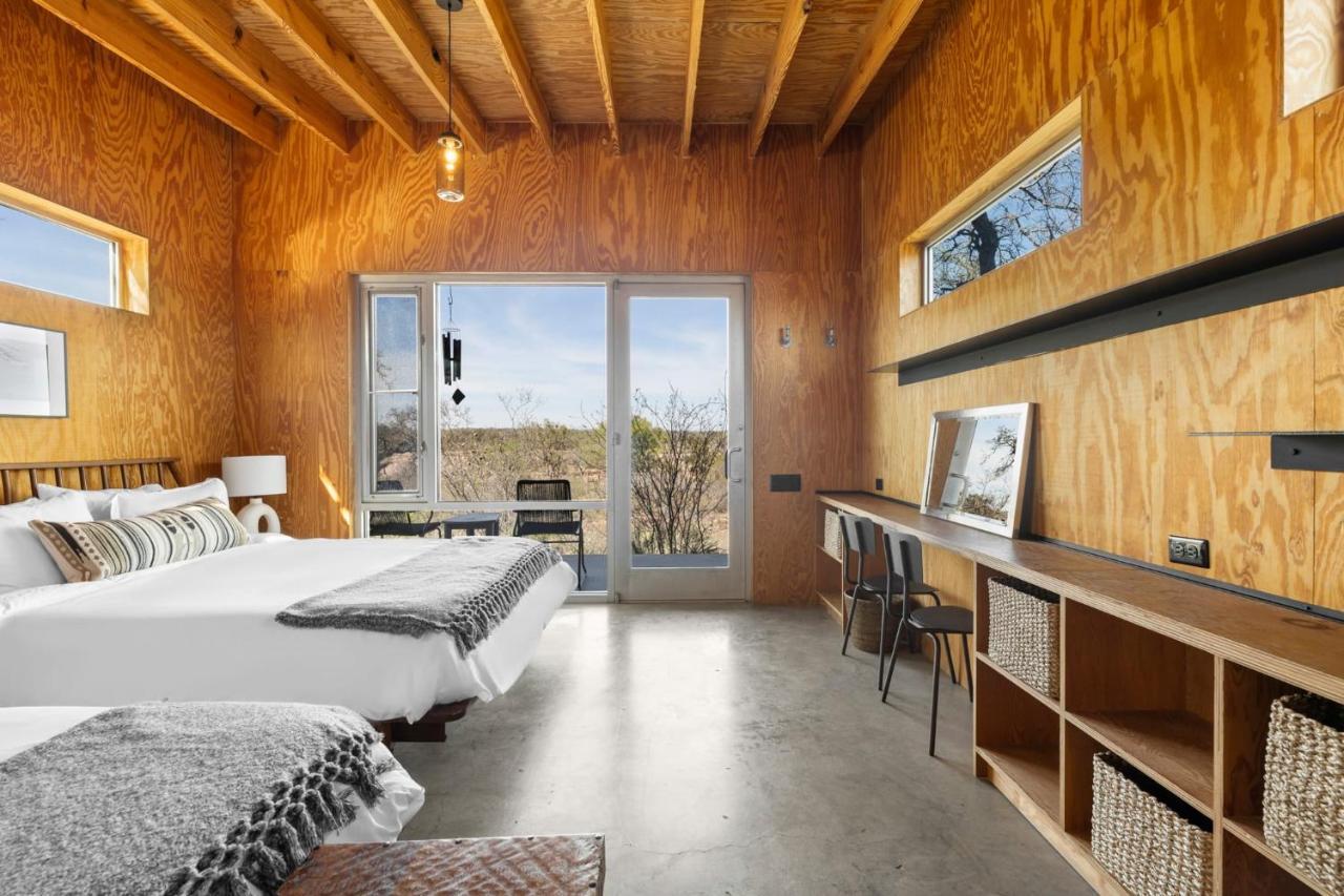 Lazo House - Riverfront With Overlooking Llano River Eksteriør billede