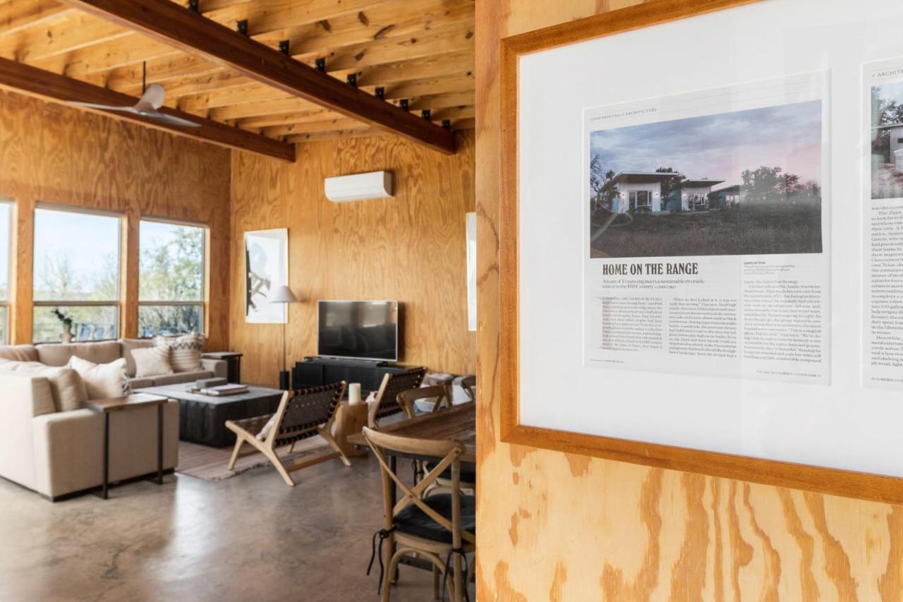 Lazo House - Riverfront With Overlooking Llano River Eksteriør billede