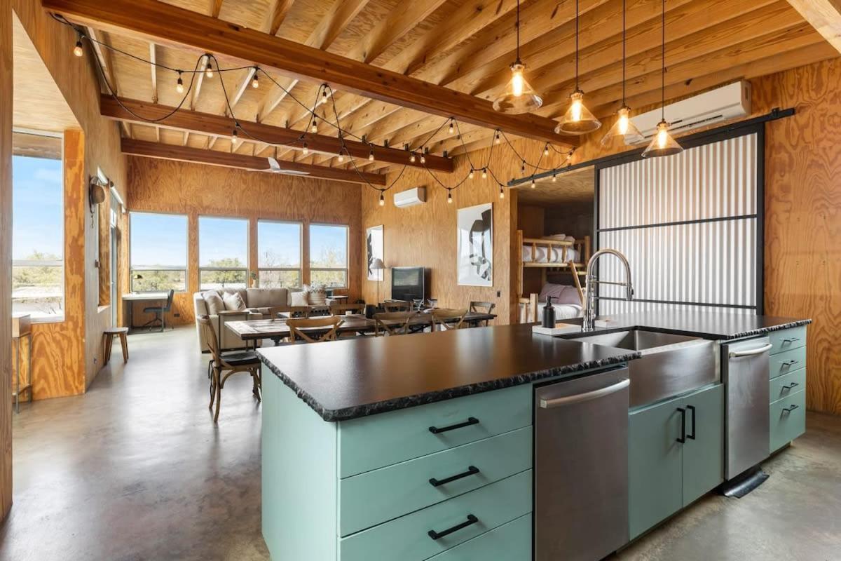 Lazo House - Riverfront With Overlooking Llano River Eksteriør billede