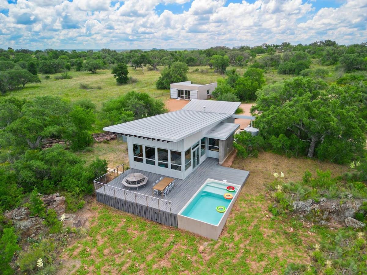 Lazo House - Riverfront With Overlooking Llano River Eksteriør billede