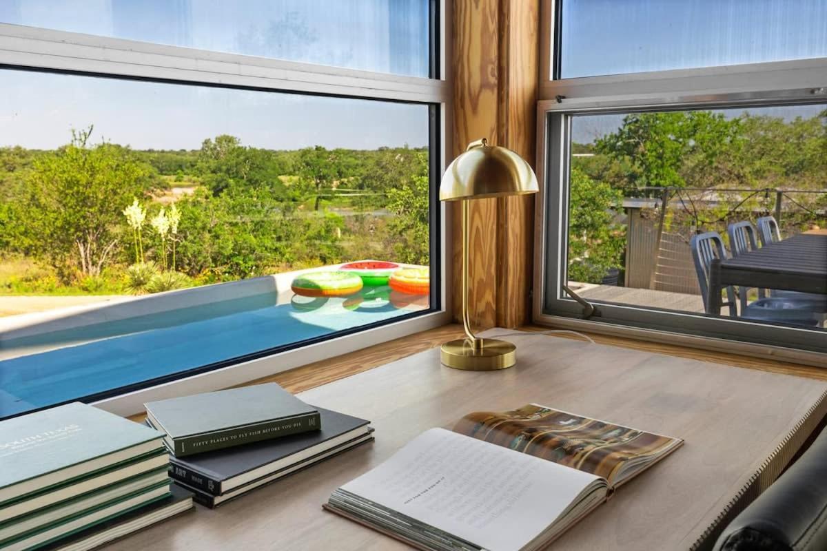 Lazo House - Riverfront With Overlooking Llano River Eksteriør billede