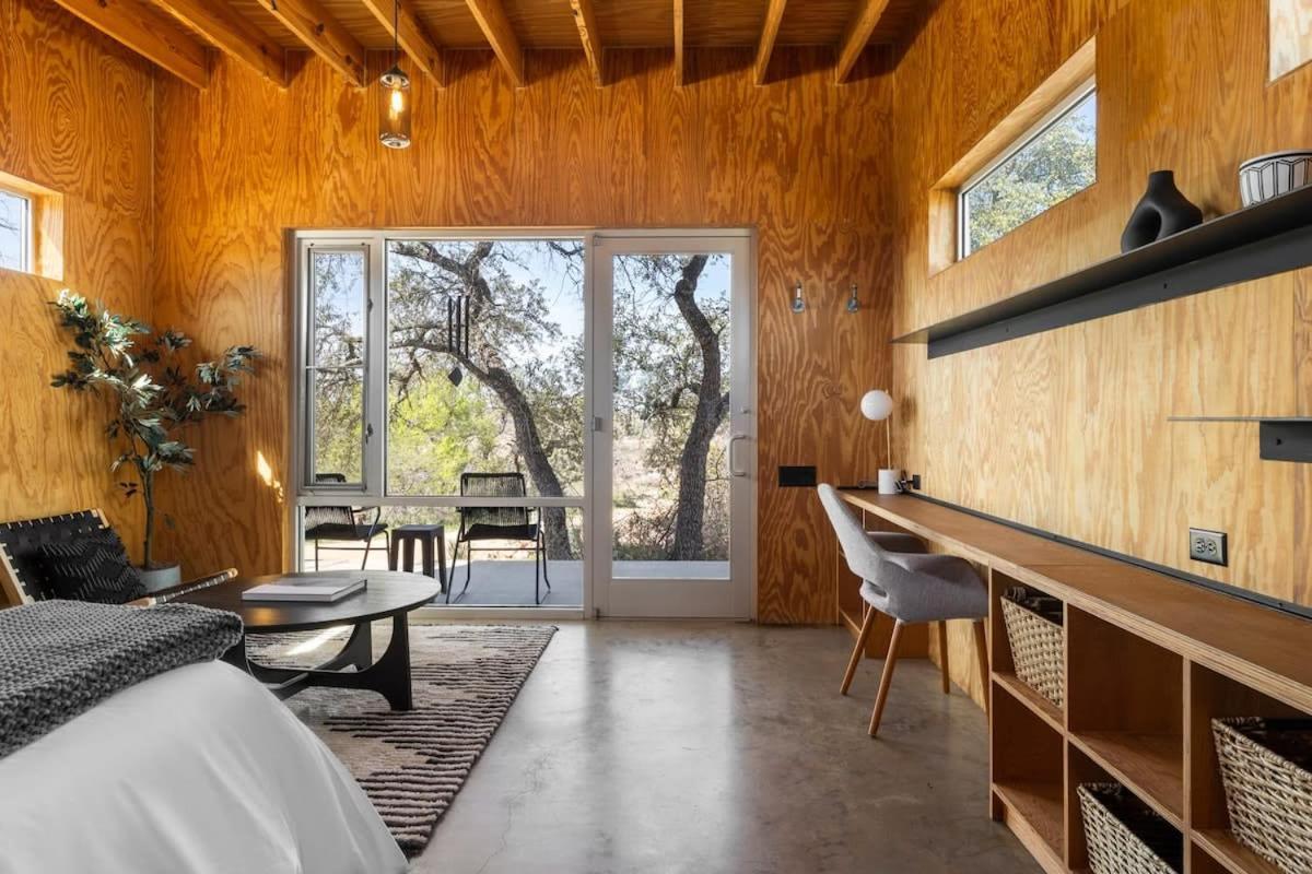 Lazo House - Riverfront With Overlooking Llano River Eksteriør billede